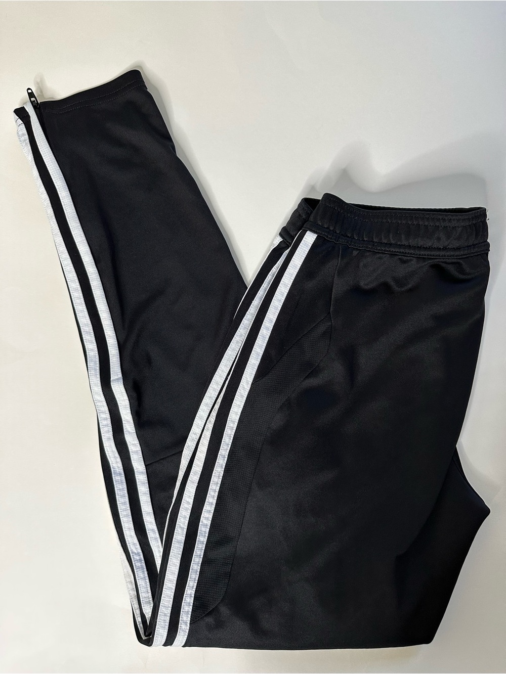 Unisex Adidas Black Track Pants Size Medium A5-041